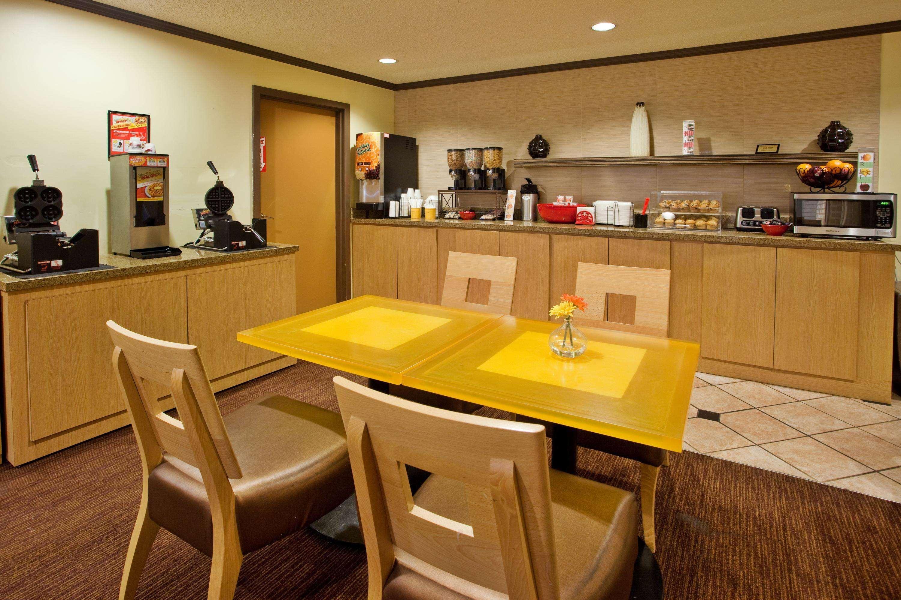 Travelodge By Wyndham Columbus State University Extérieur photo