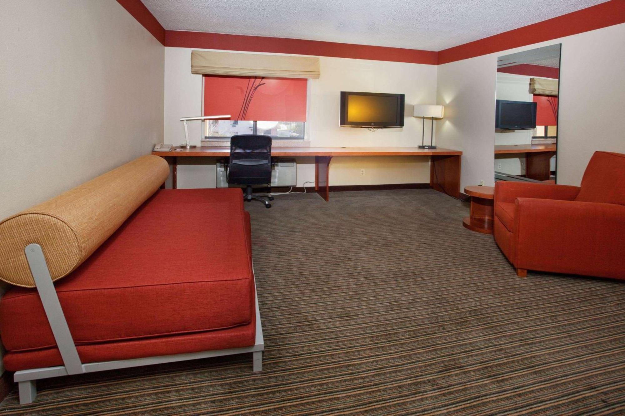 Travelodge By Wyndham Columbus State University Extérieur photo